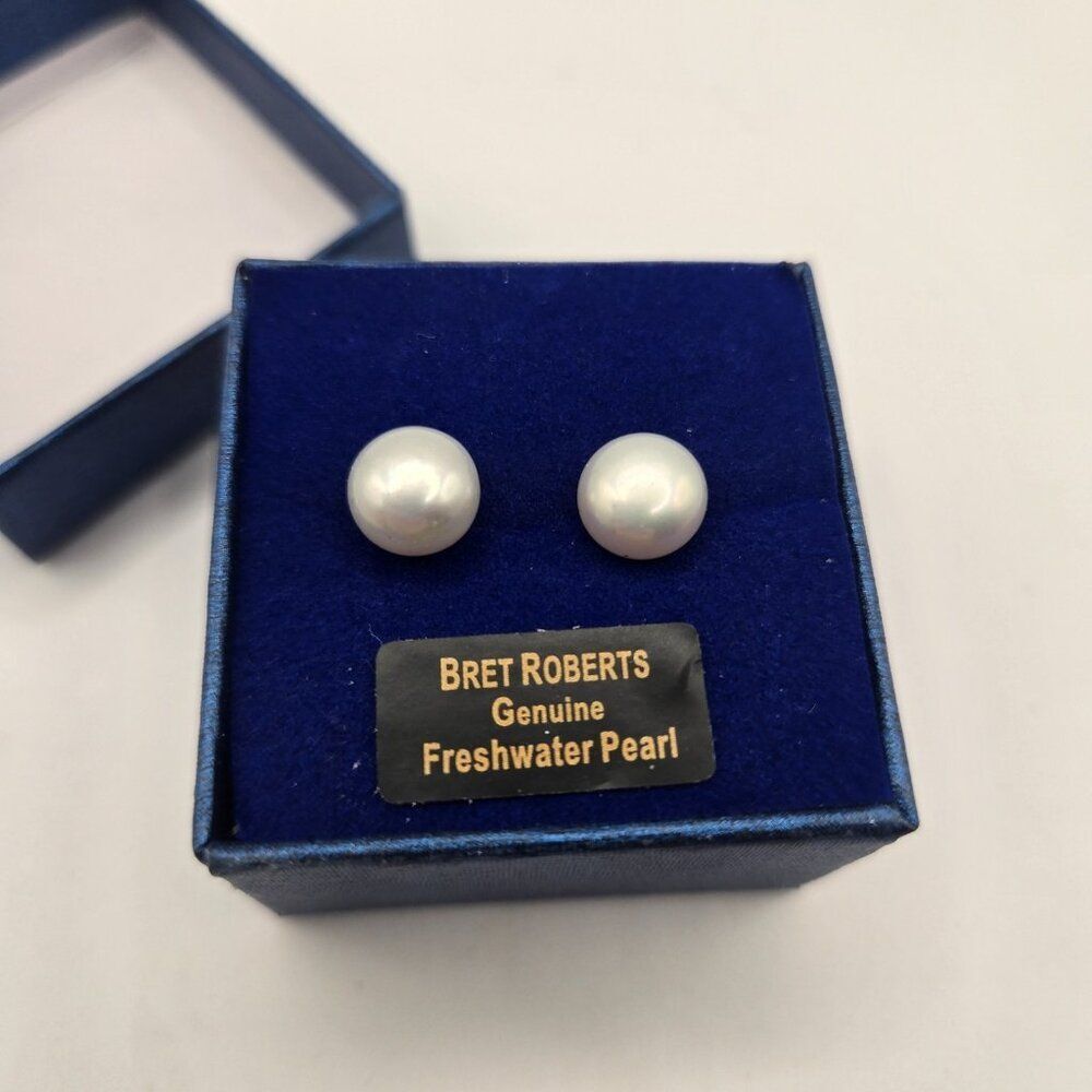 Freshwater Pearl Earrings Studs Bret Roberts New in Box Tag 3/8" Diameter